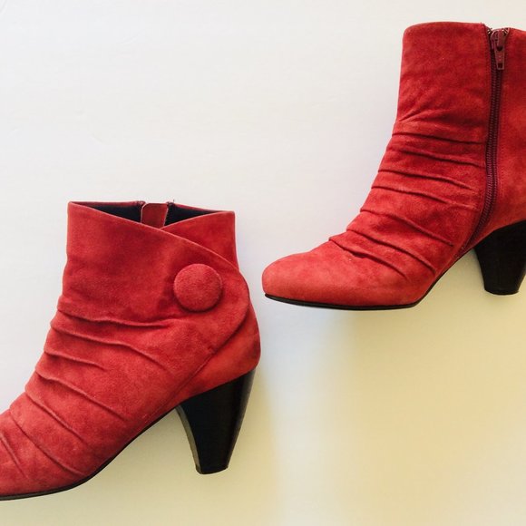 Vera Cuoio Women's Red Suede Ankle Bootie Size 7M - Picture 4 of 6